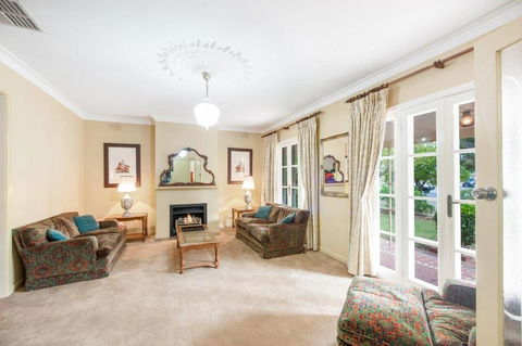 Ayr House - Echuca Holiday Homes - VIC Tourism 1