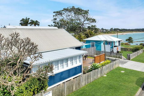 Avalon Vintage Beachside Family Getaway - VIC Tourism 1