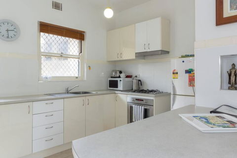 B6 Crawley Apartment 1 BRM & Sleepout Near UWA - VIC Tourism 3