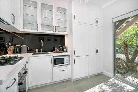 BALO1 - The Esplanade - Mosman - VIC Tourism 2