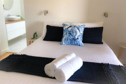 BAY OF FIRES BEACH SHACK Ocean Views From A Modern Beachhouse - VIC Tourism 1