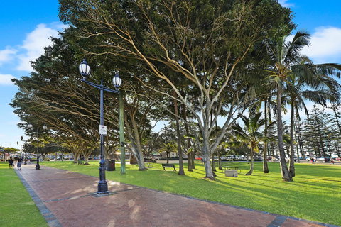 Pacific Regis Beachfront Holiday Apartments - VIC Tourism 18