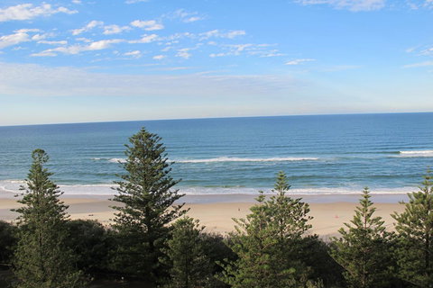 Pacific Regis Beachfront Holiday Apartments - VIC Tourism 11