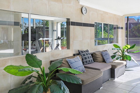 Pacific Regis Beachfront Holiday Apartments - VIC Tourism 7