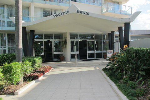 Pacific Regis Beachfront Holiday Apartments - VIC Tourism 10