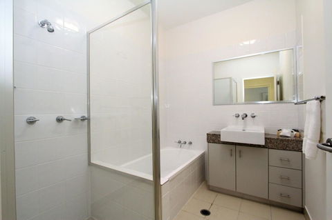 Beachside Apartment 5 - VIC Tourism 10