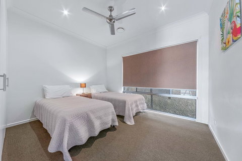 Viewpoint Holiday Home - Cannonvale - VIC Tourism 10