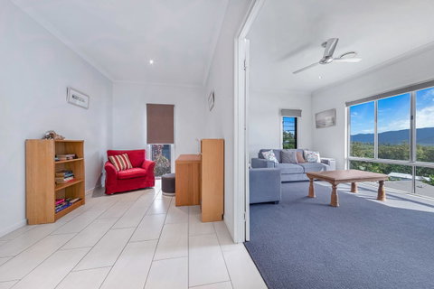 Viewpoint Holiday Home - Cannonvale - VIC Tourism 7