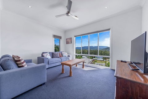 Viewpoint Holiday Home - Cannonvale - VIC Tourism 8