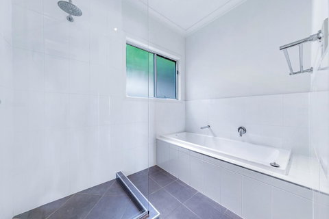 Viewpoint Holiday Home - Cannonvale - VIC Tourism 14