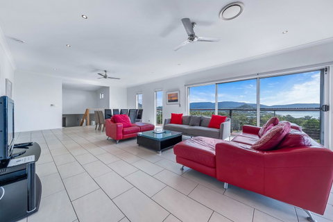 Viewpoint Holiday Home - Cannonvale - VIC Tourism 4