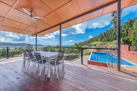 Viewpoint Holiday Home - Cannonvale - VIC Tourism 3