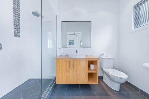 Viewpoint Holiday Home - Cannonvale - VIC Tourism 15
