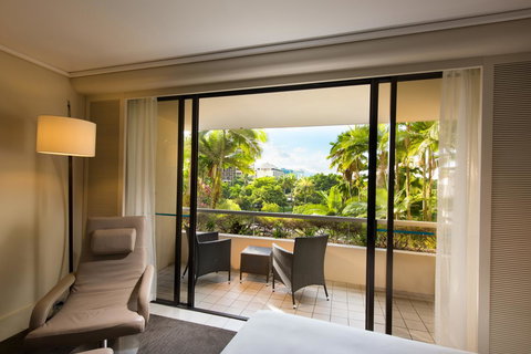Hilton Cairns - VIC Tourism 10
