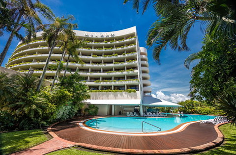 Hilton Cairns - VIC Tourism 0