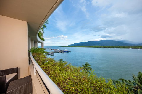 Hilton Cairns - VIC Tourism 5