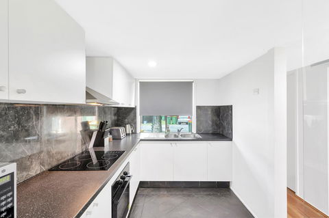 Fountain View Estate - We Accommodate - VIC Tourism 7