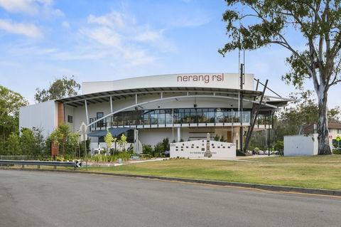 Fountain View Estate - We Accommodate - VIC Tourism 17