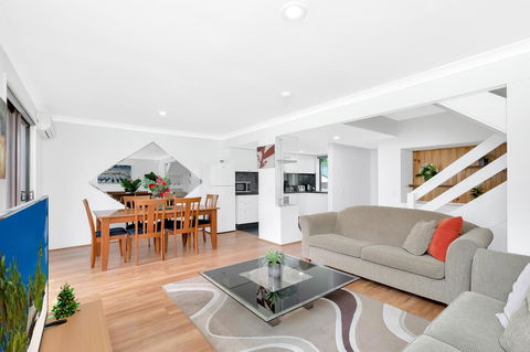 Fountain View Estate - We Accommodate - VIC Tourism 8