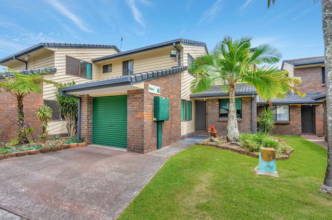 Fountain View Estate - We Accommodate - VIC Tourism 11