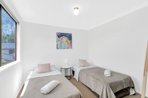 Fountain View Estate - We Accommodate - VIC Tourism 3