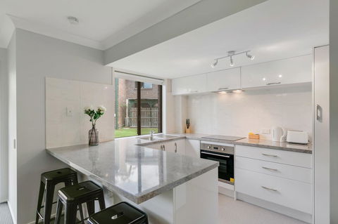 Fountain View Estate - We Accommodate - VIC Tourism 13