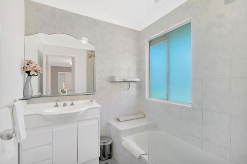 Fountain View Estate - We Accommodate - VIC Tourism 2