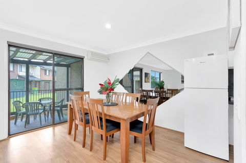 Fountain View Estate - We Accommodate - VIC Tourism 9