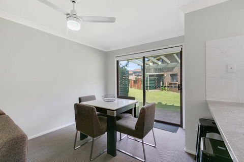 Fountain View Estate - We Accommodate - VIC Tourism 16