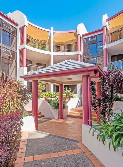 Burleigh On The Beach - VIC Tourism 5