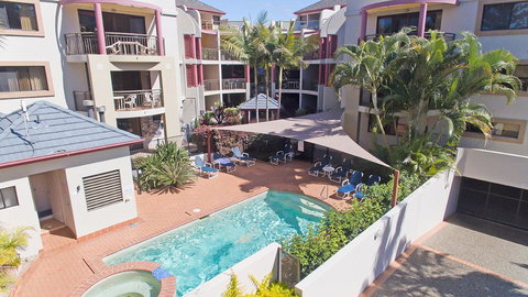 Burleigh On The Beach - VIC Tourism 7