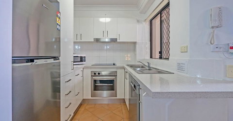 Burleigh On The Beach - VIC Tourism 15