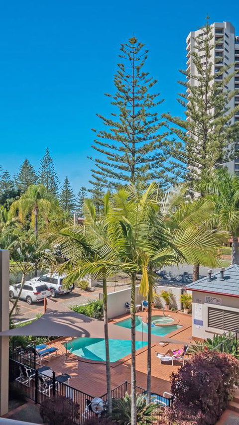 Burleigh On The Beach - VIC Tourism 23