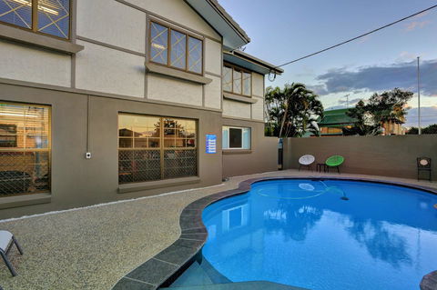 Chalet Motor Inn - VIC Tourism 13