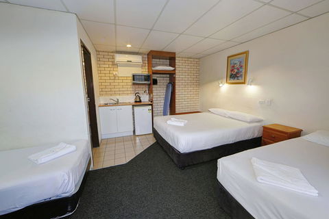 Chalet Motor Inn - VIC Tourism 17