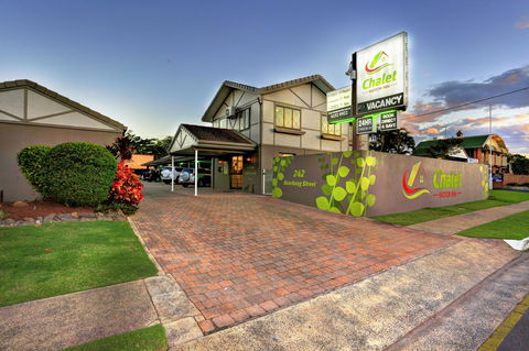 Chalet Motor Inn - VIC Tourism 0
