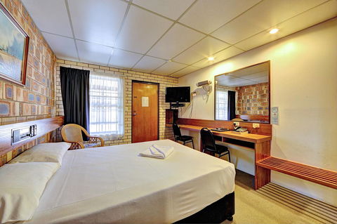 Chalet Motor Inn - VIC Tourism 15