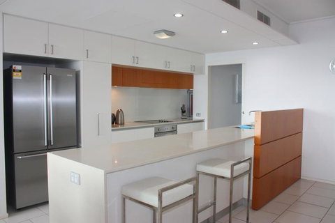 Private Seaview Apartment At Peninsula - Airlie Beach - VIC Tourism 8