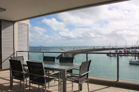 Private Seaview Apartment At Peninsula - Airlie Beach - VIC Tourism 3