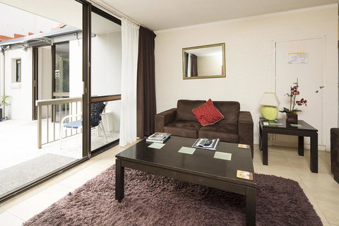 Burleigh Palms Holiday Apartments - VIC Tourism 33