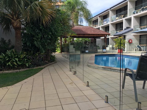Burleigh Palms Holiday Apartments - VIC Tourism 3