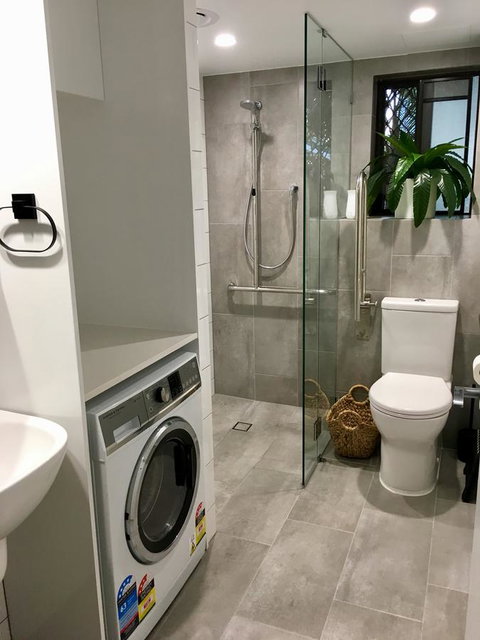 Burleigh Palms Holiday Apartments - VIC Tourism 6