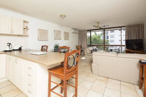 Burleigh Palms Holiday Apartments - VIC Tourism 31