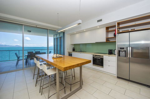 1 Bright Point Apartment 5301 - VIC Tourism 11