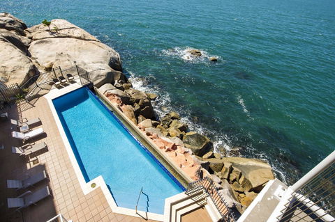 1 Bright Point Apartment 5301 - VIC Tourism 0