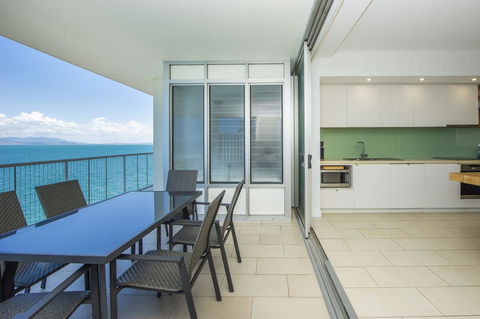 1 Bright Point Apartment 5301 - VIC Tourism 9