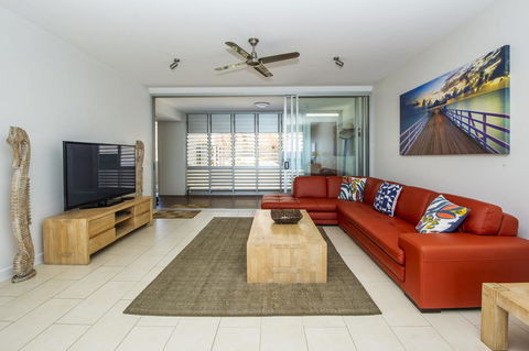 1 Bright Point Apartment 5301 - VIC Tourism 6