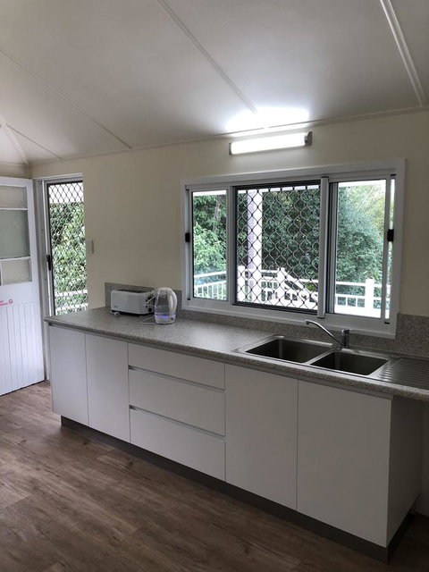 Daggoombah Holiday Home Magnetic Island - VIC Tourism 3