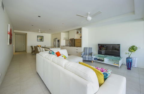 Blue On Blue Apartment 912 - VIC Tourism 13