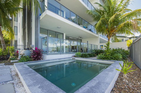 Blue On Blue Apartment 912 - VIC Tourism 12